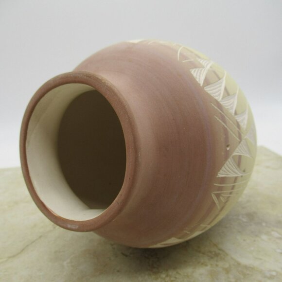 Navajo Mesa Verde Pottery Vase Signed M Jones 5.5" Neutral Brown Beige NAV USA - Picture 11 of 14